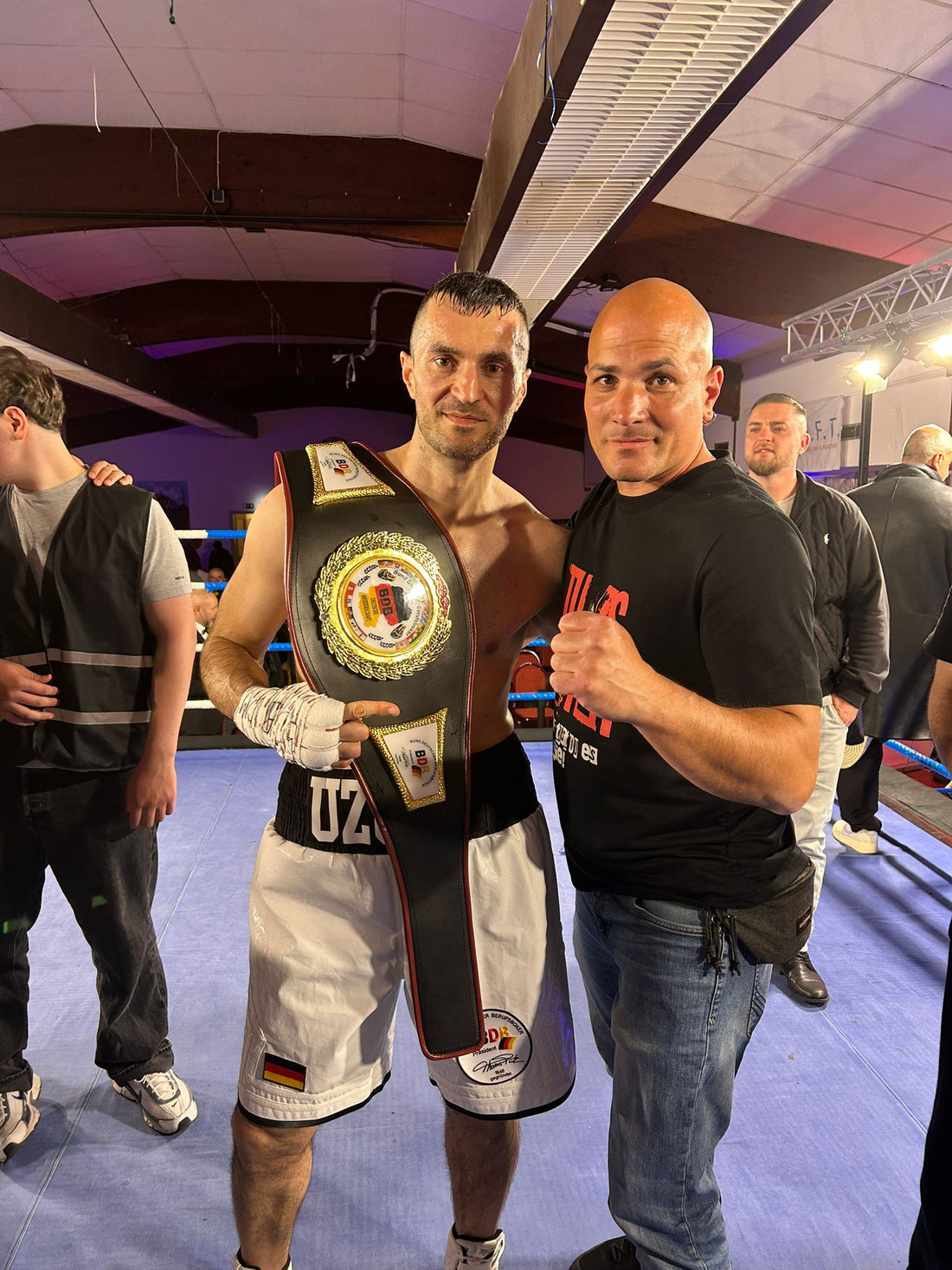 Zelimhan Uzuev holt den Deutschen Meistertitel: Ein starker Abend für den Boxsport in Kiel
