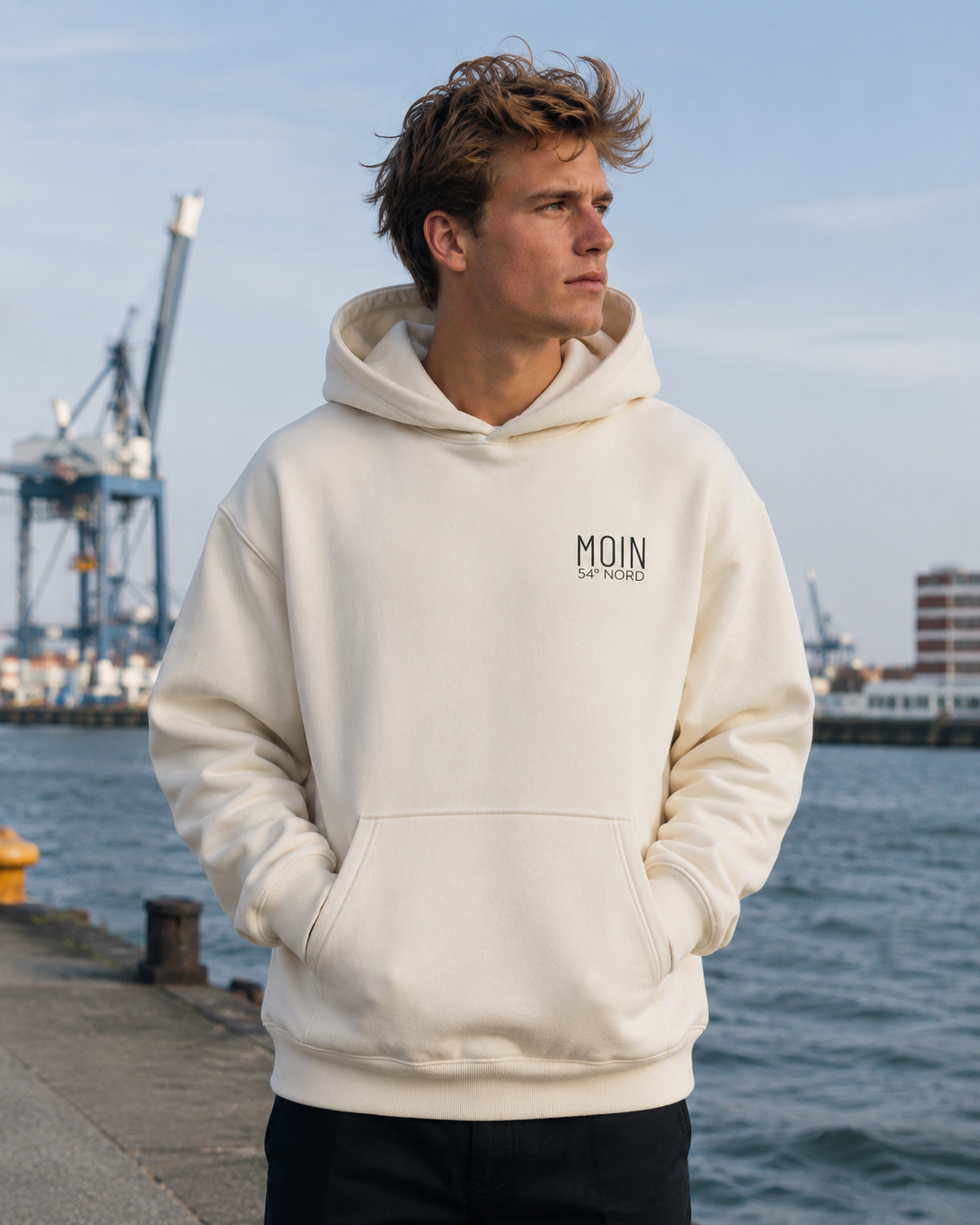 Knockout Collection Ultra Heavy Hoodie mit MOIN Brustprint und Wind und Weiter Rückenmotiv
