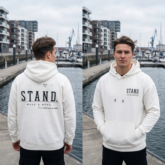 Getragener STAND. Ultra Heavy Hoodie in Gischt mit großem Rückenprint in nordischer Hafenatmosphäre