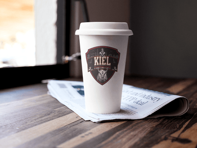 Coffee-to-Go Becher mit Abdeckung | Kiel fighting City