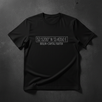 T-Shirt Classic Berlin Koordinaten Schwarz Frontansicht Knockout Collection