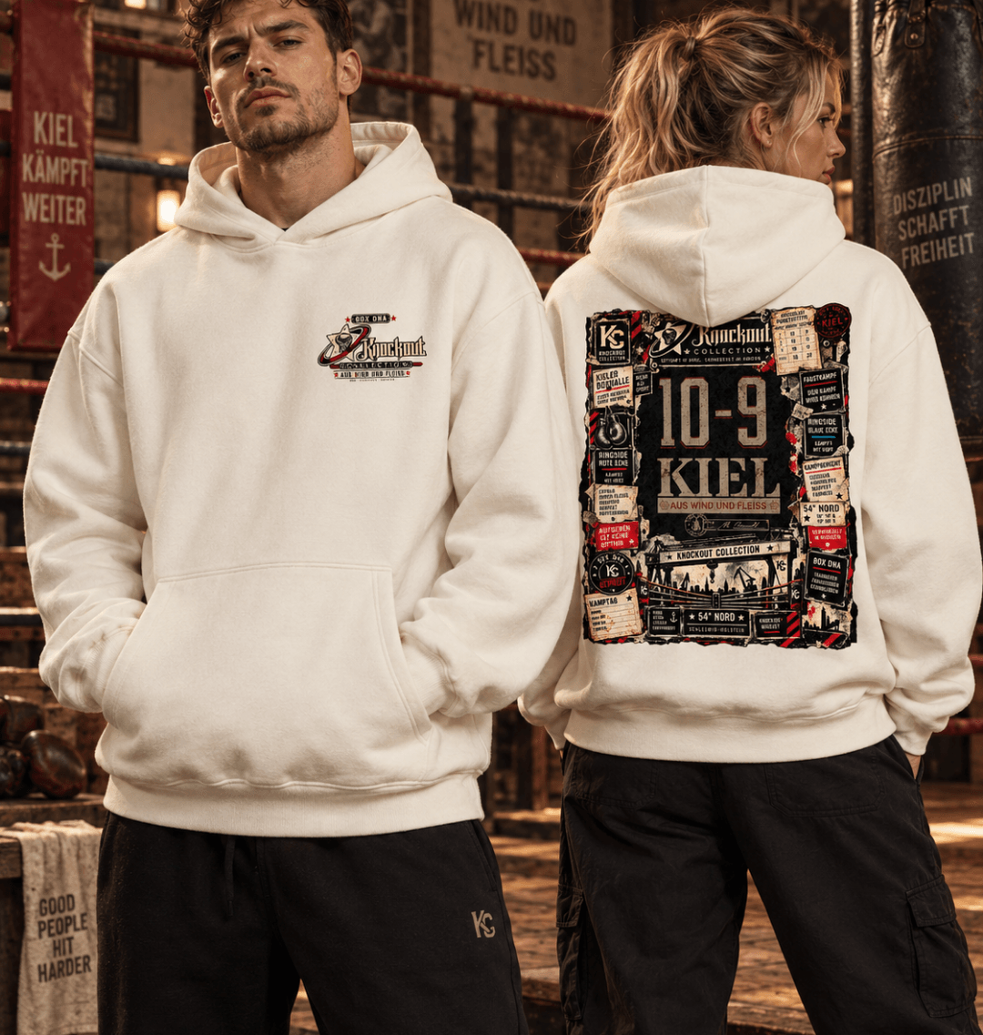 Mann und Frau tragen Natural Raw 10–9 Ultra Heavy Hoodies mit Front- und Rückenprint in einer Boxhalle